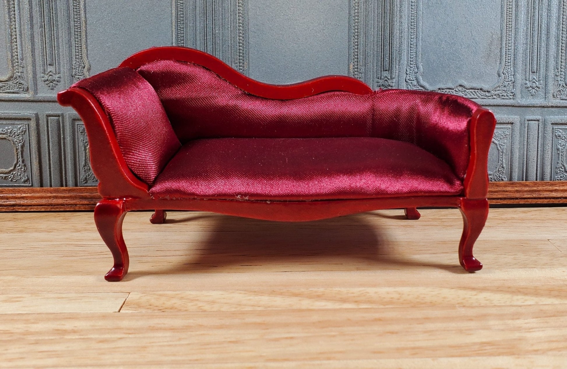 Dollhouse Small Victorian Chase Settee Burgundy 1:12 Scale Miniature Furniture - Miniature Crush