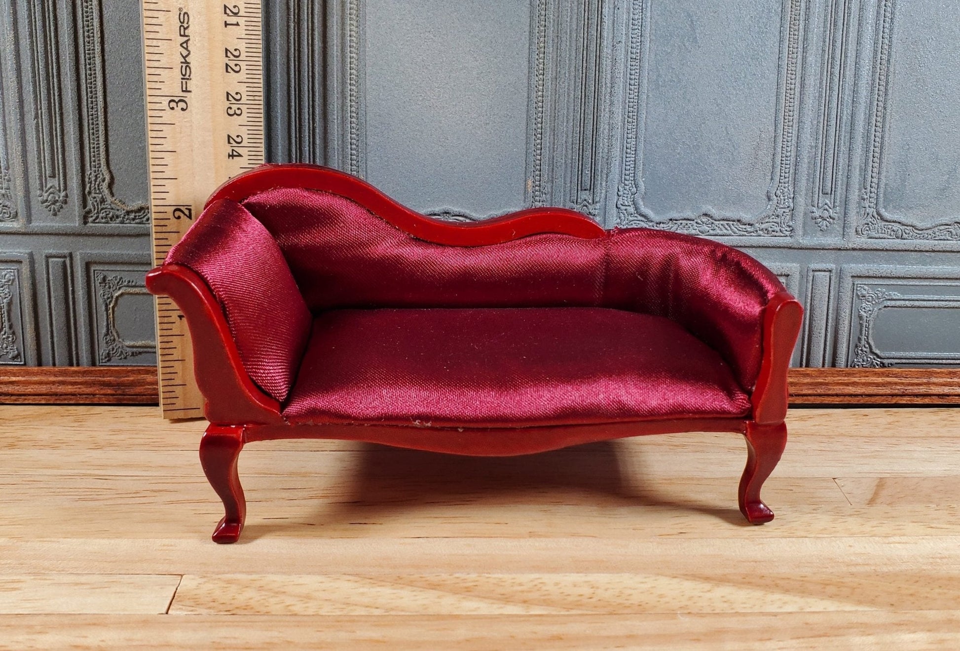 Dollhouse Small Victorian Chase Settee Burgundy 1:12 Scale Miniature Furniture - Miniature Crush
