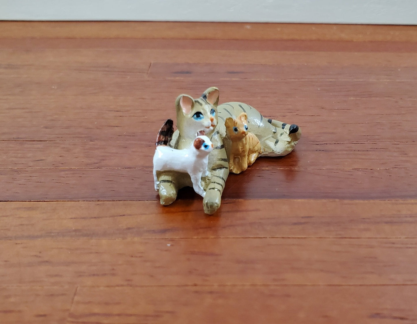 Dollhouse Tabby Cat with Kittens Momma with Babies 1:12 Scale Miniature Pet - Miniature Crush