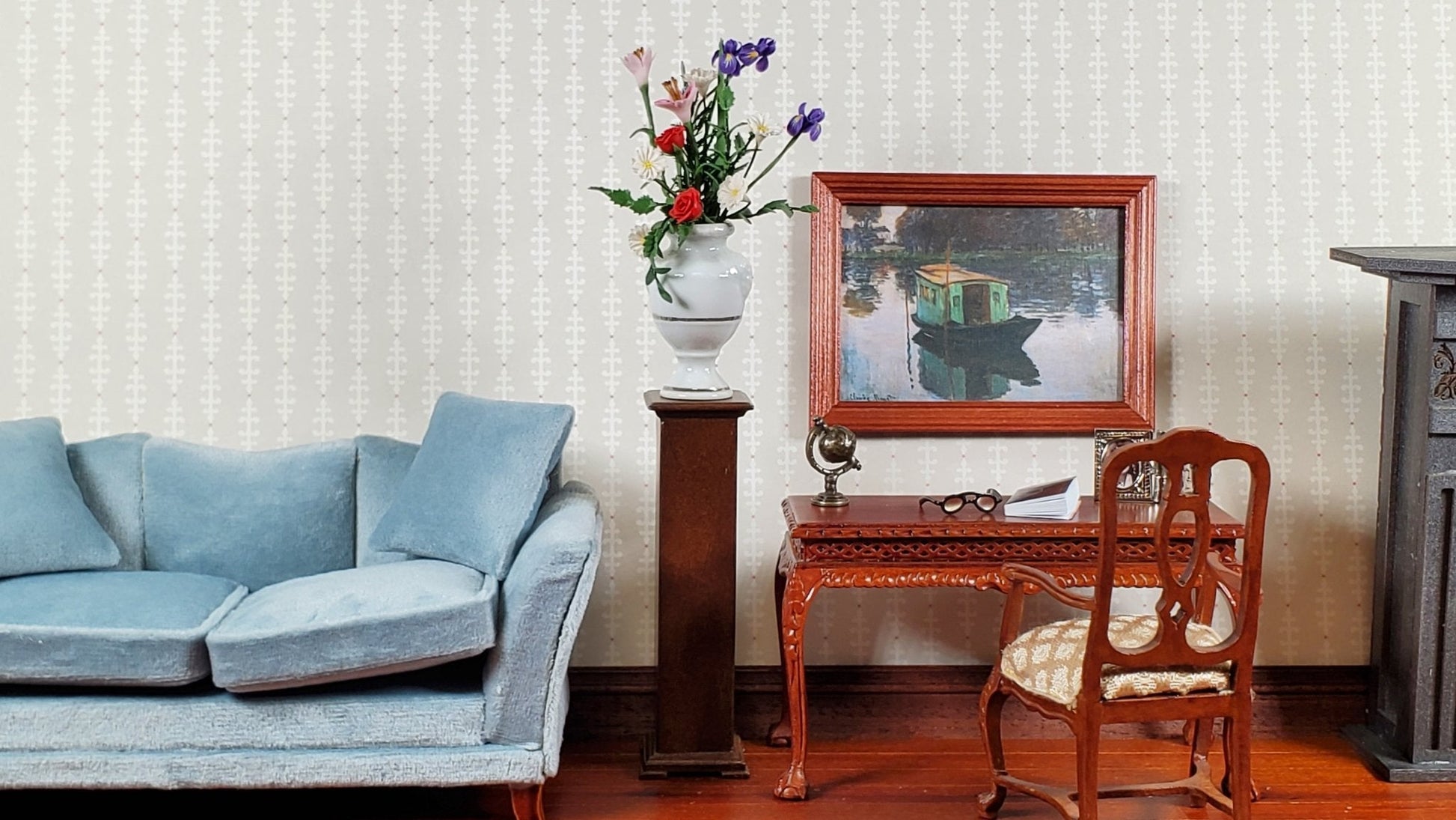 Dollhouse Tall Pedestal Stand Bespaq Wood Walnut Finish 1:12 Scale Furniture - Miniature Crush