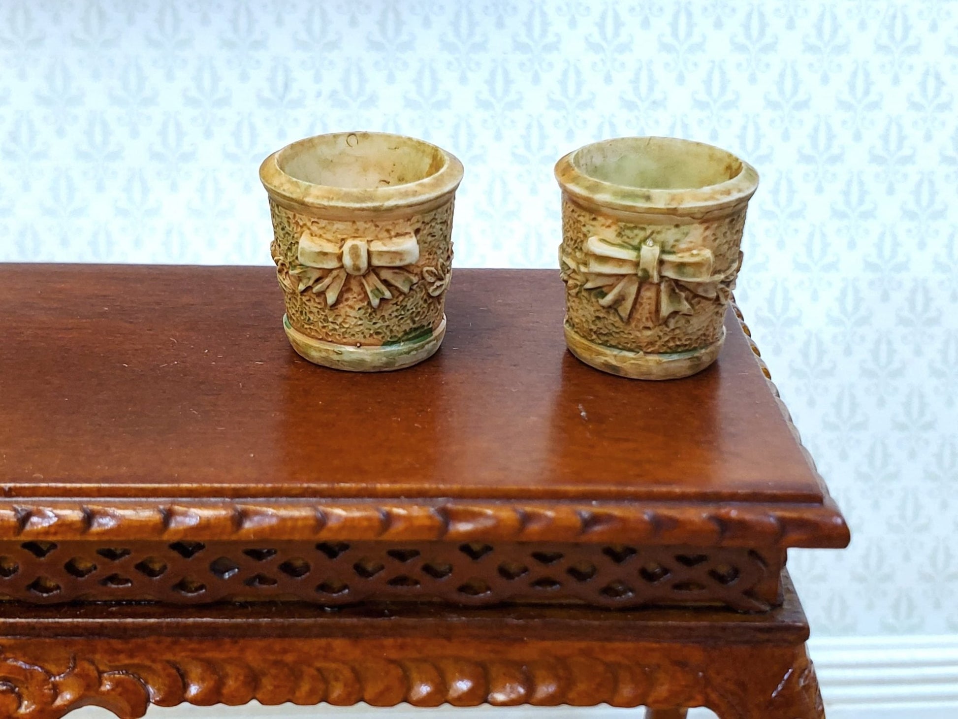 Dollhouse Tiny Garden Pots Planters Aged Tan use in 1:24 or 1/12 Scale A4318AG by Falcon Miniatures - Miniature Crush