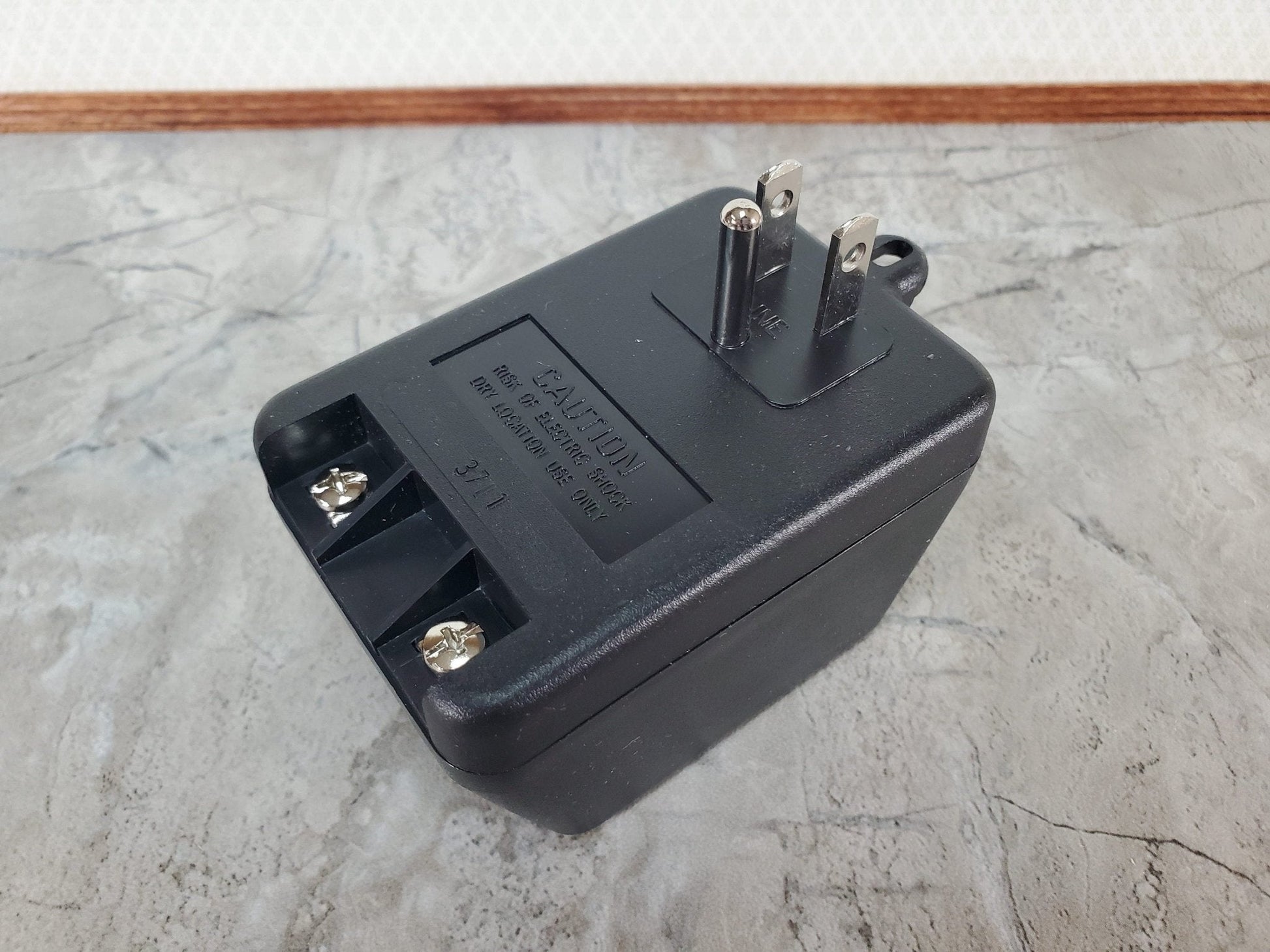 Dollhouse Transformer 20 Watt for Wiring 32 Bulb Capacity for Medium to Large Houses - Miniature Crush