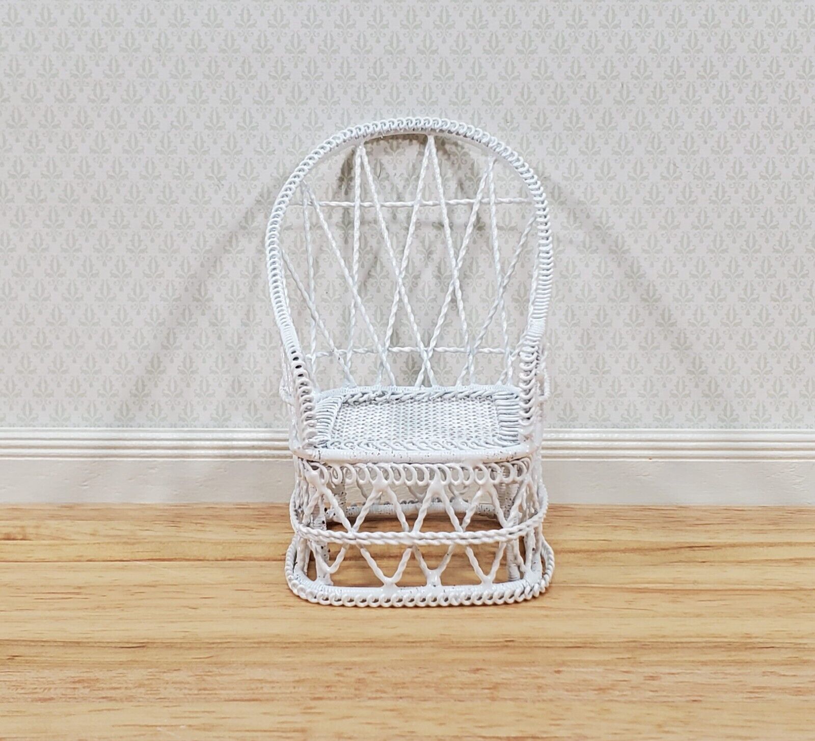 Dollhouse Tub Chair White Metal for Patio Porch 1:12 Miniature Fairy Garden - Miniature Crush