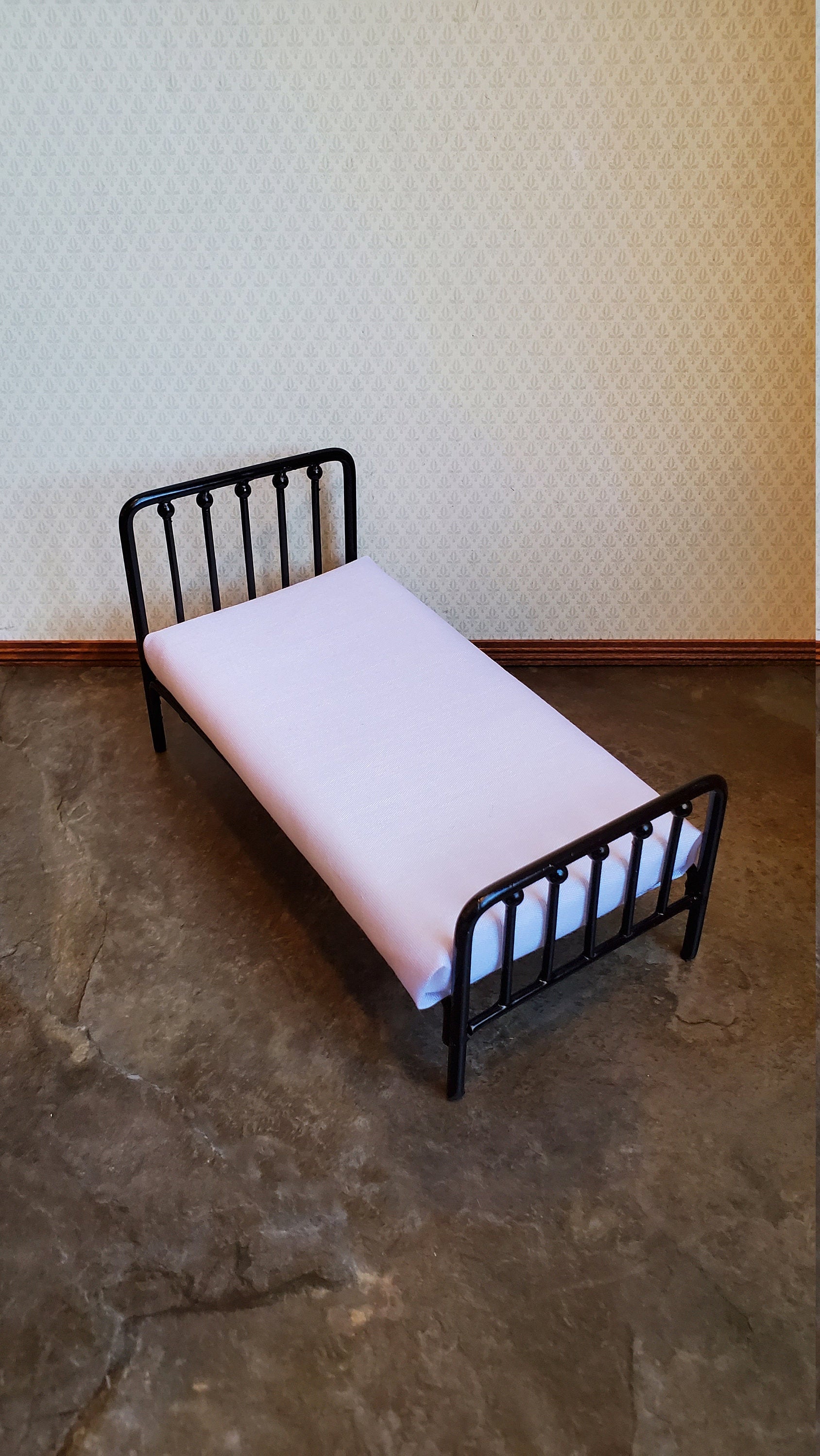 Dollhouse Miniature Bed Black Metal with Mattress Pillow Blanket 1:12 Scale Furniture