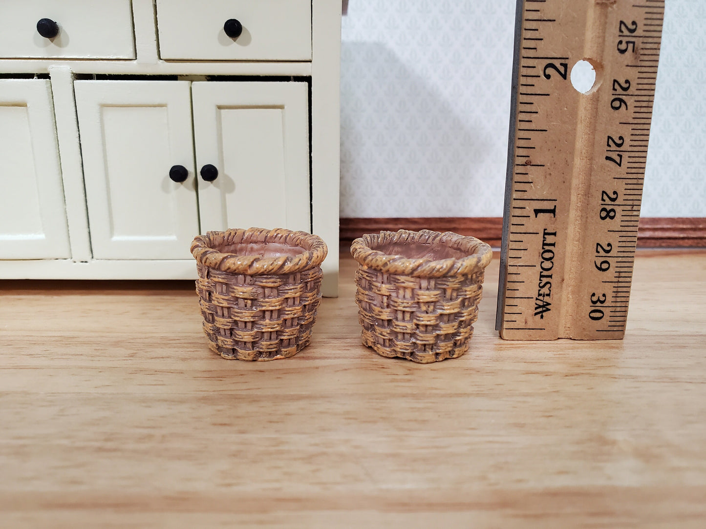 Dollhouse Baskets Set of 2 Resin Brown 1:12 Scale Miniatures 3/4" tall
