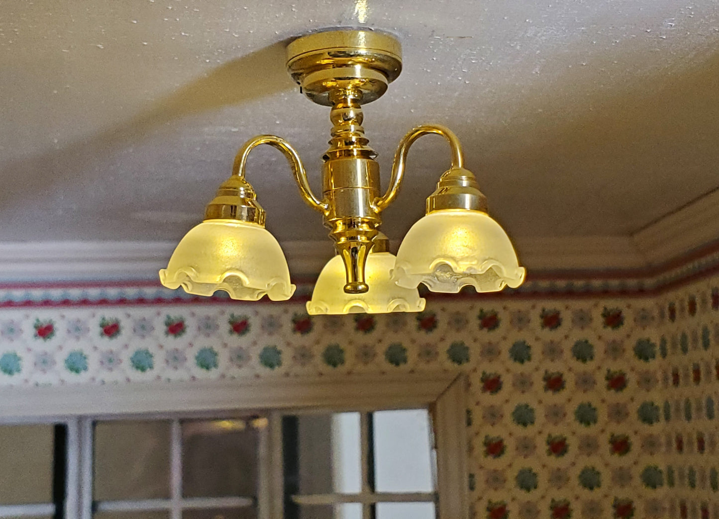 Dollhouse Chandelier Battery Ceiling Light 3 Arm Flower 1:12 Scale Miniature