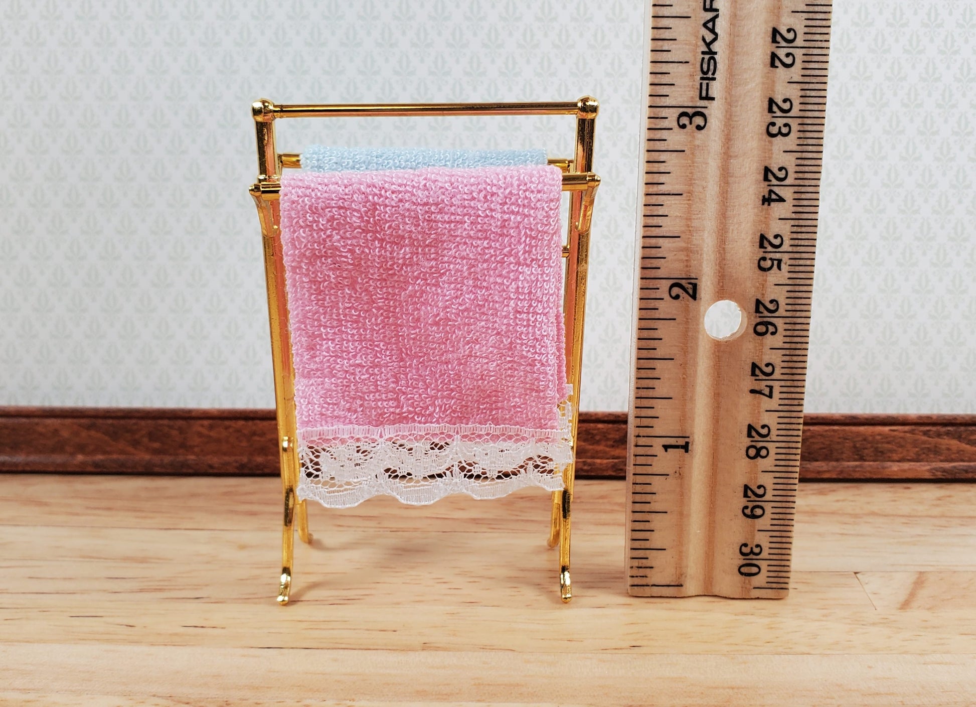 Dollhouse Towel Drying Rack Stand w/ Towels Metal 1:12 Scale Miniature Bathroom
