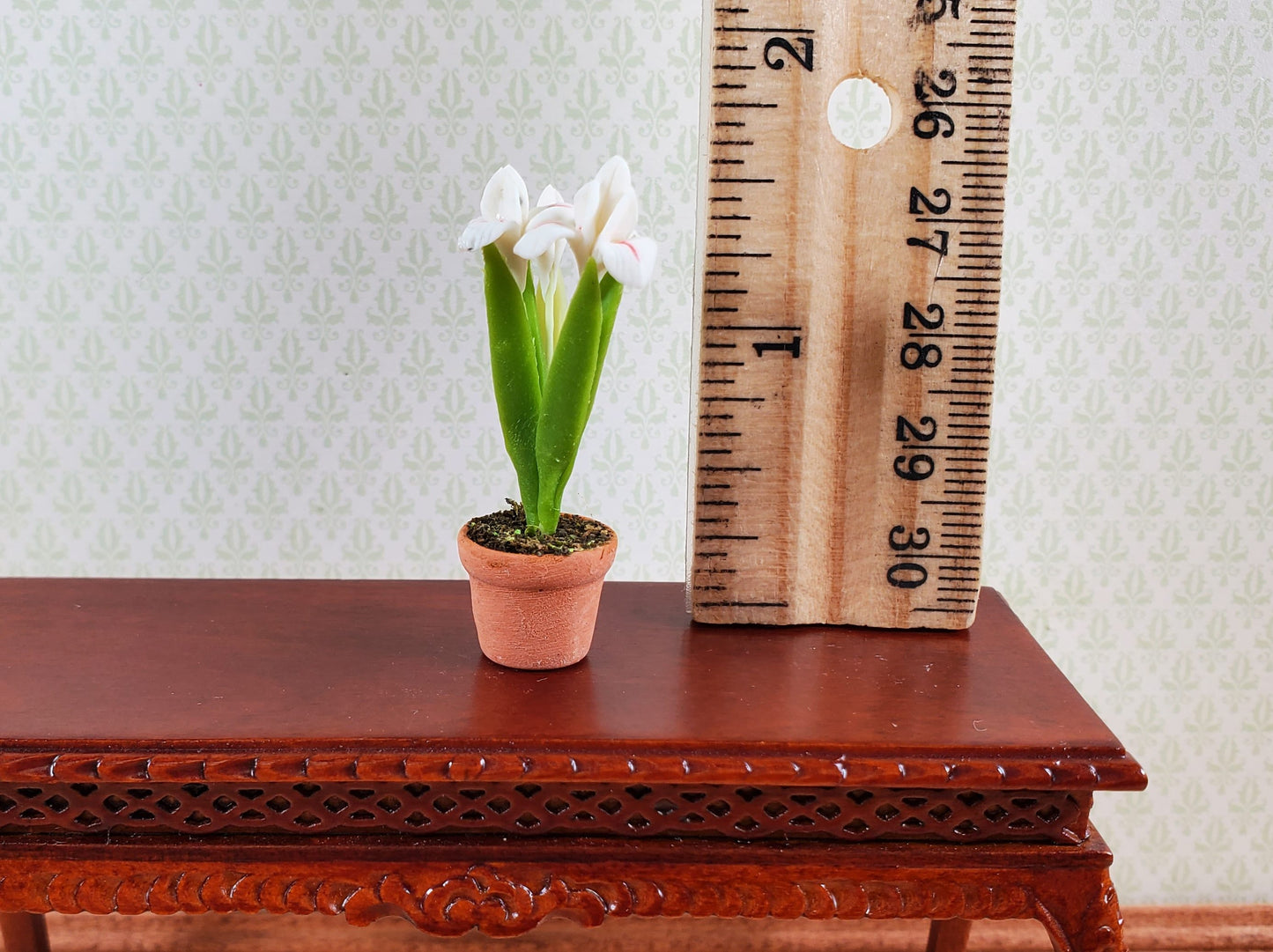 Dollhouse White Irises Plant in Terra Cotta Planter 1:12 Scale Miniature Garden