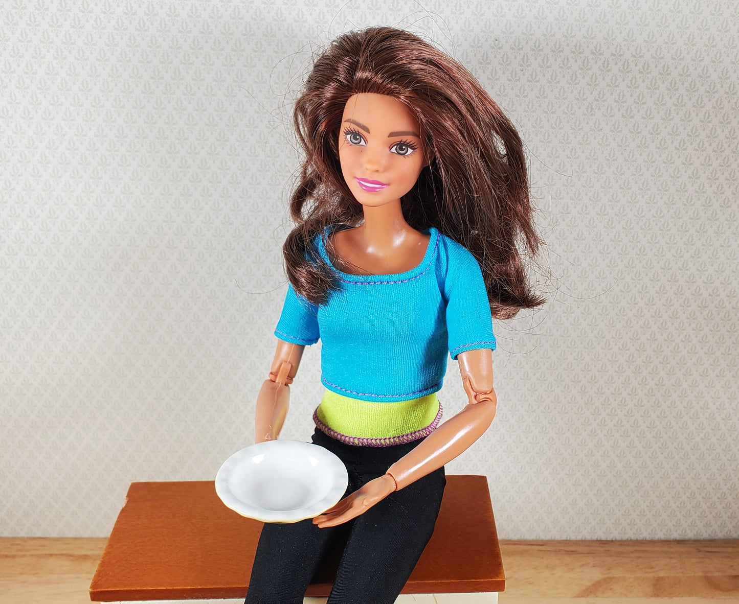 Dollhouse Pie Plate Ceramic Pale Yellow 1:6 Scale Miniature Kitchen Accessory