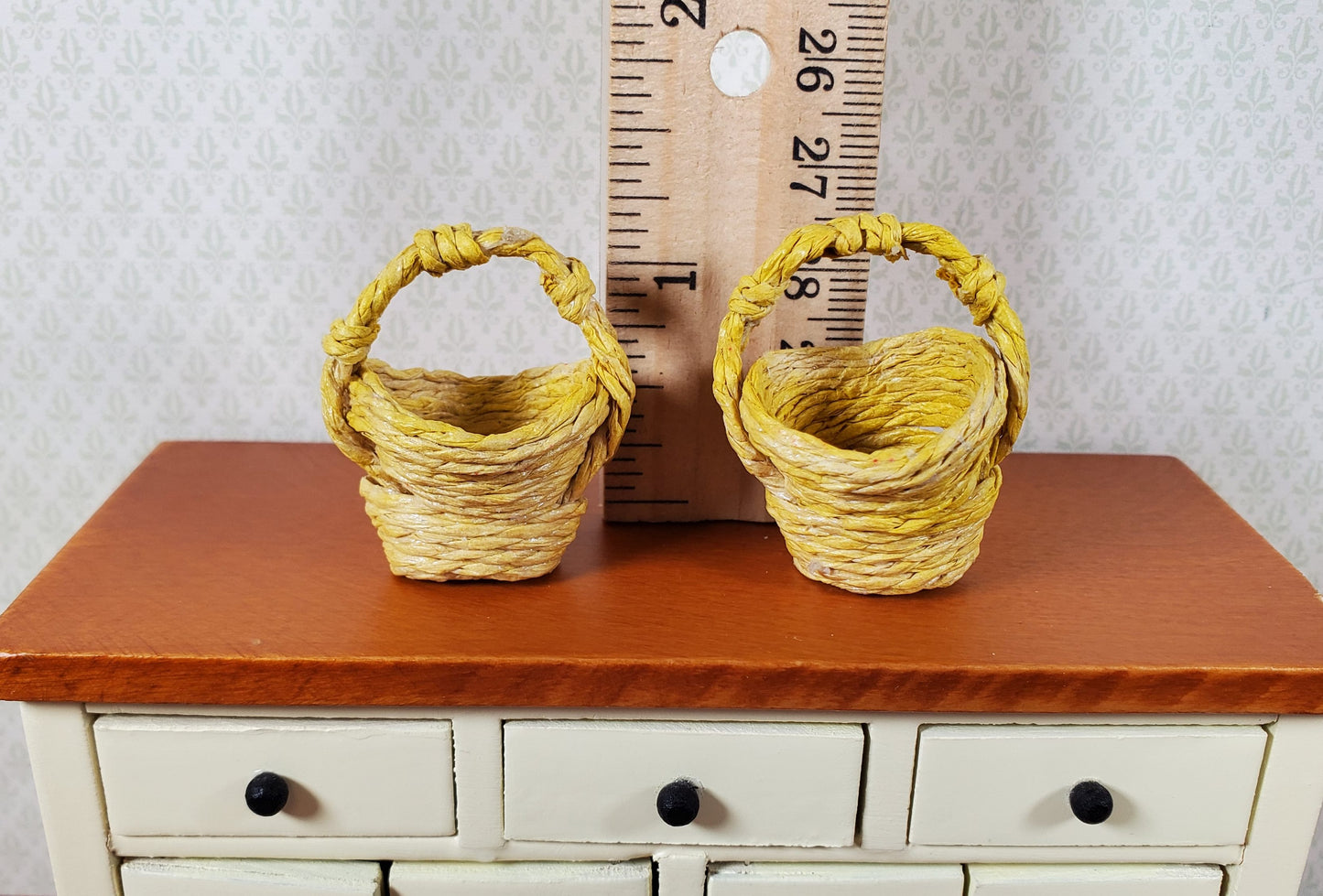 Dollhouse Baskets Set of 2 Yellow 1:12 Scale Dollhouse Miniatures