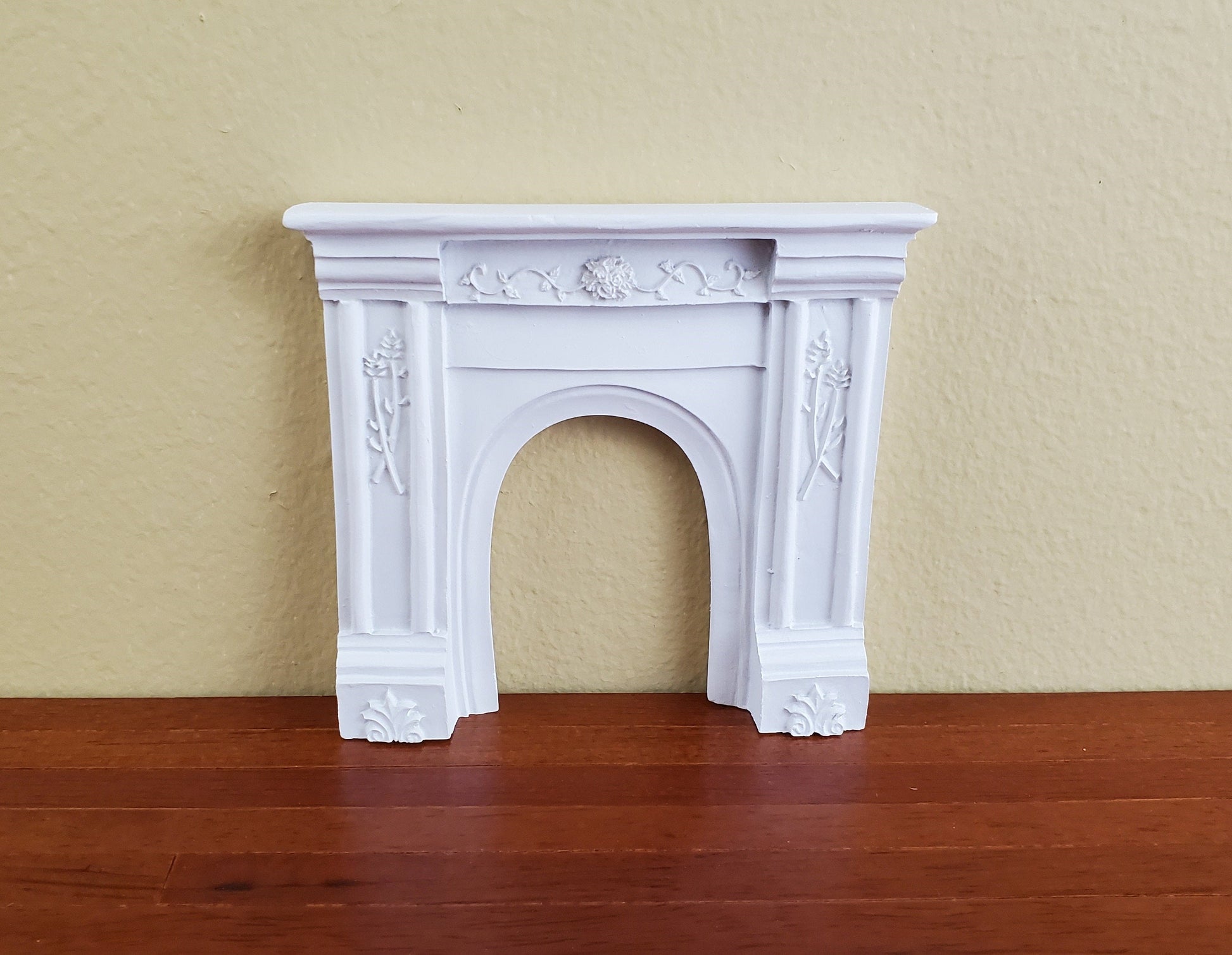 Dollhouse Miniature Fireplace Surround Victorian with Flowers White Arch Opening 1:12 Scale