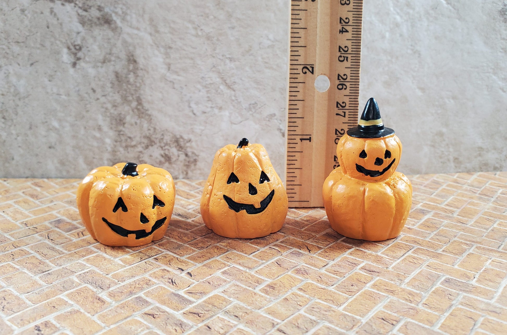 Dollhouse Pumpkins Set of 3 Halloween Decor 1:12 Scale Miniatures