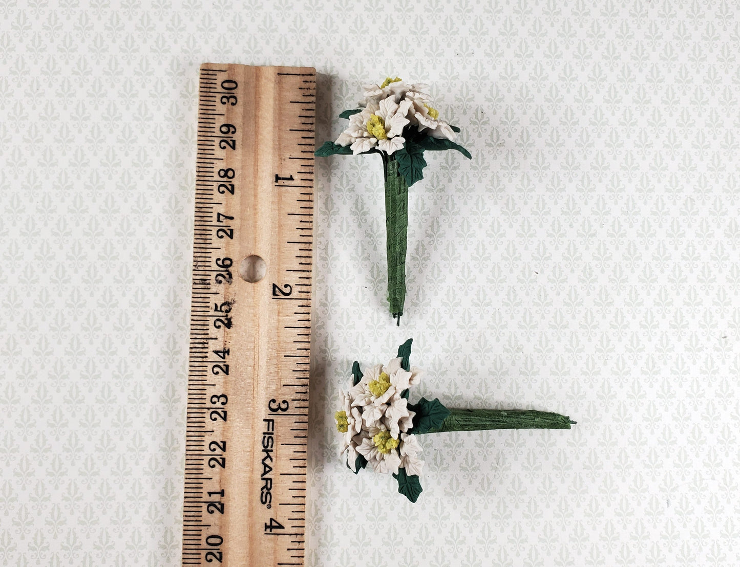 Dollhouse White Poinsettias with Leaves 2 Bunches 1:12 Scale Christmas Flowers