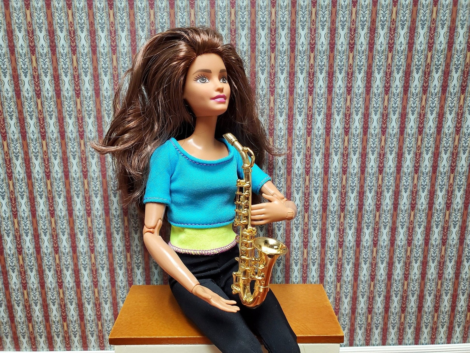 Miniature Alto Saxophone Gold Brass Metal 3 3/8" Tall Instrument with Case 1:6 Scale Ornament - Miniature Crush