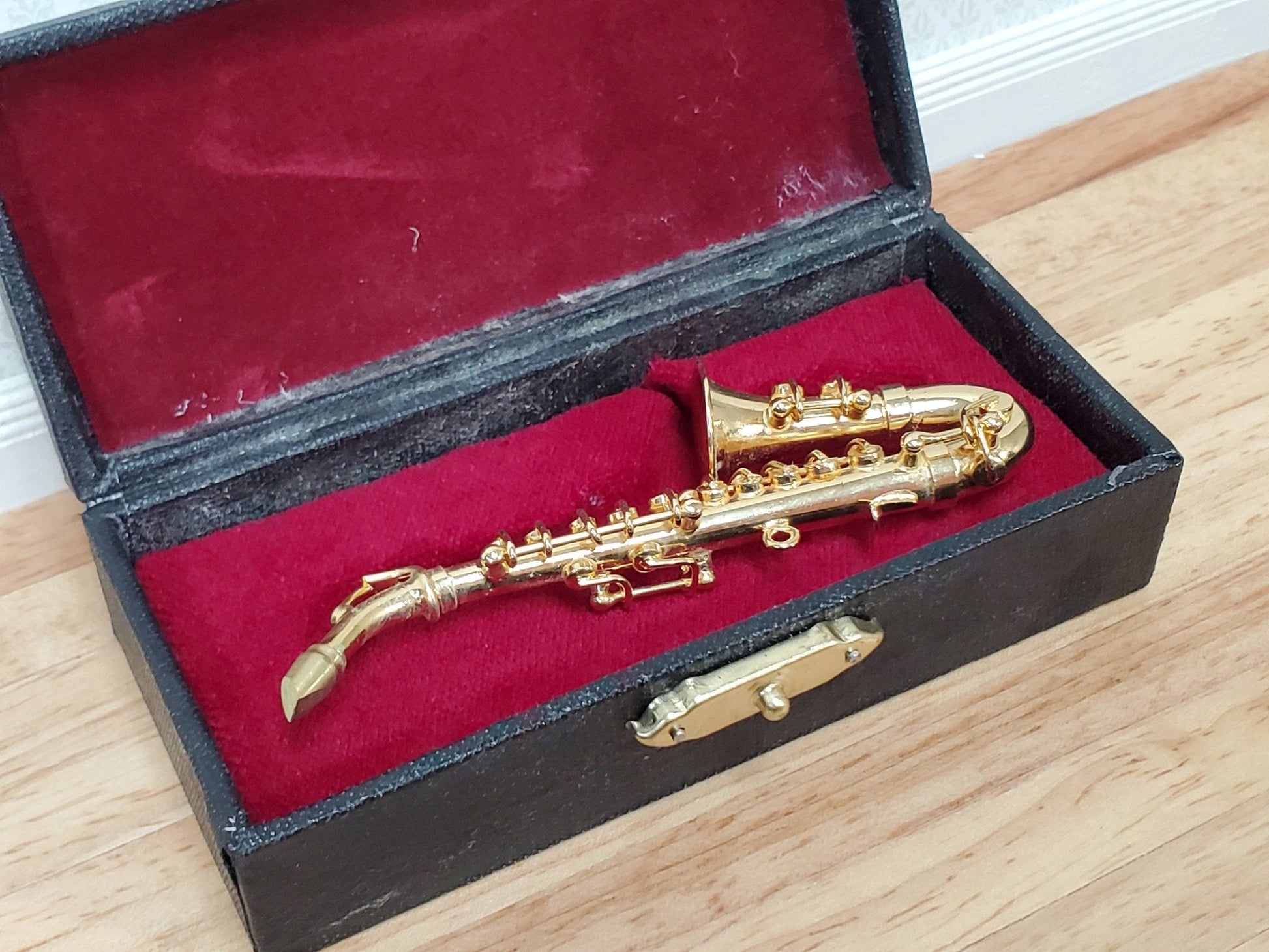 Miniature Alto Saxophone Gold Brass Metal 3 3/8" Tall Instrument with Case 1:6 Scale Ornament - Miniature Crush