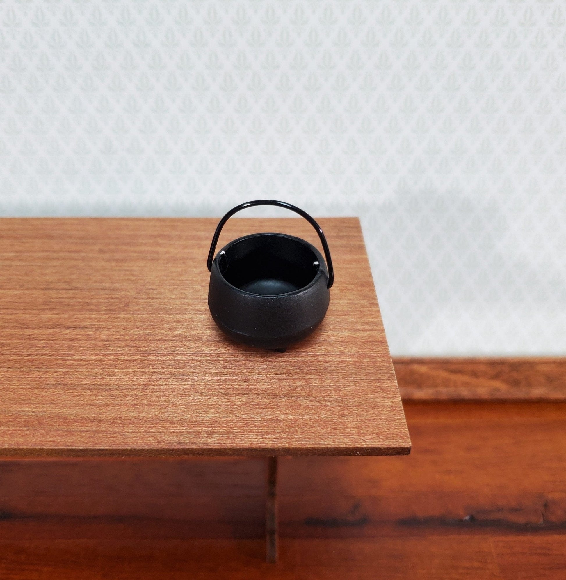 Miniature Small Pot Cauldron with Handle Black Metal 1:12 Scale Dollhouse - Miniature Crush