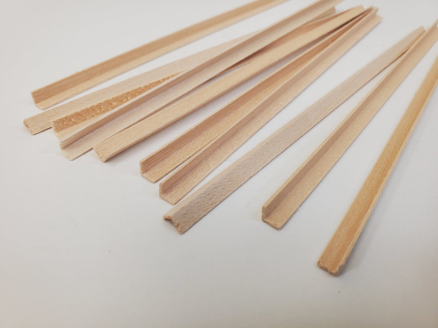 Tiny Corner Angle Trim Molding 3/16" x 3/16" x 6" long 10 Pieces NE506 Scale Model Building - Miniature Crush