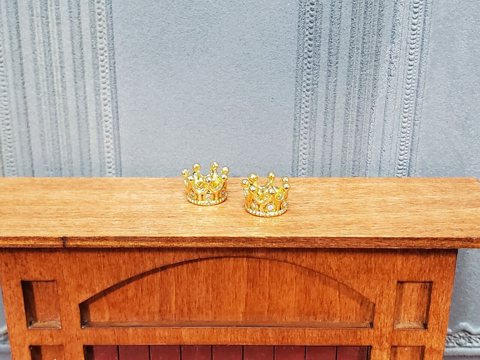 Tiny Crowns Gold Metal Set of 2 Miniatures Jewelry Model Making 1:48 Scale - Miniature Crush