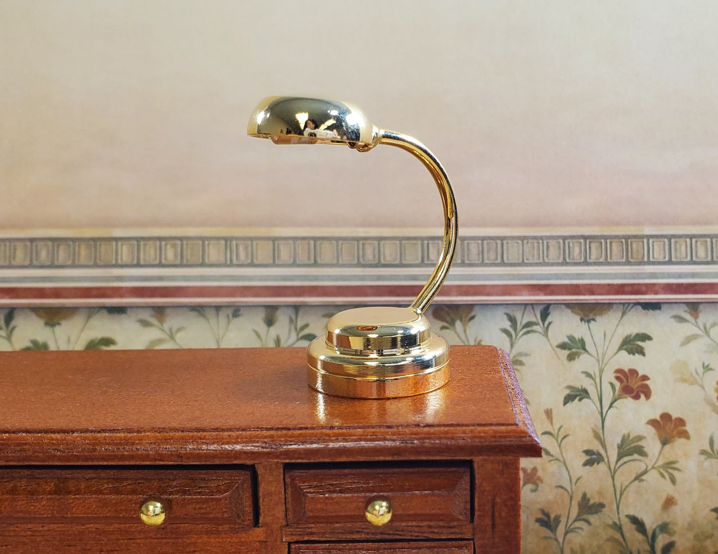 Dollhouse Modern Gold Desk Lamp Battery Operated 1:12 Scale Miniature Light