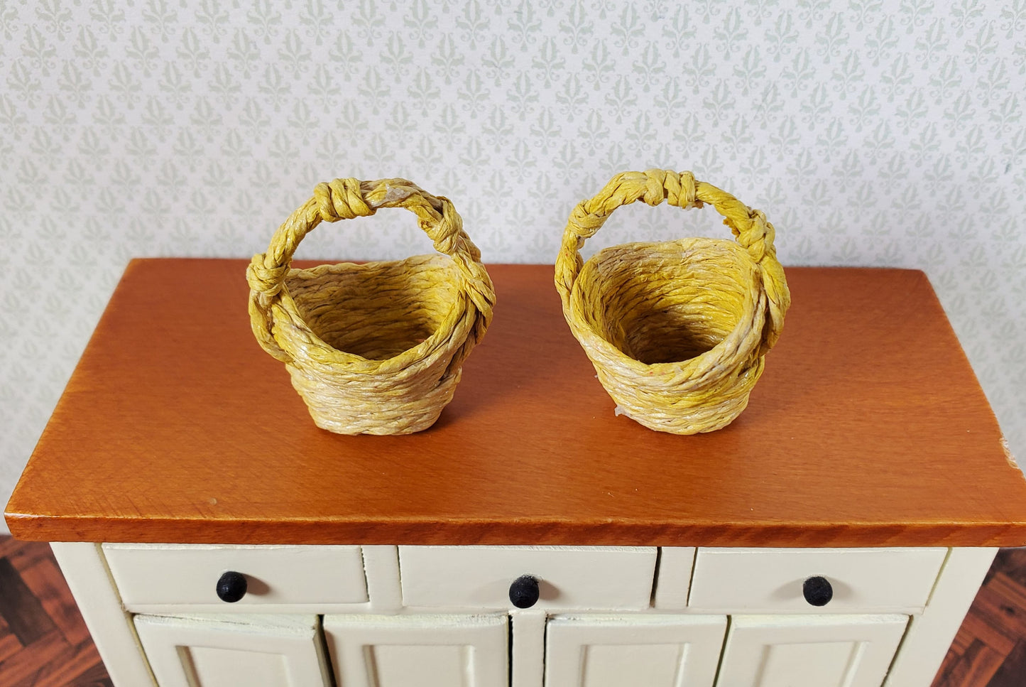 Dollhouse Baskets Set of 2 Yellow 1:12 Scale Dollhouse Miniatures
