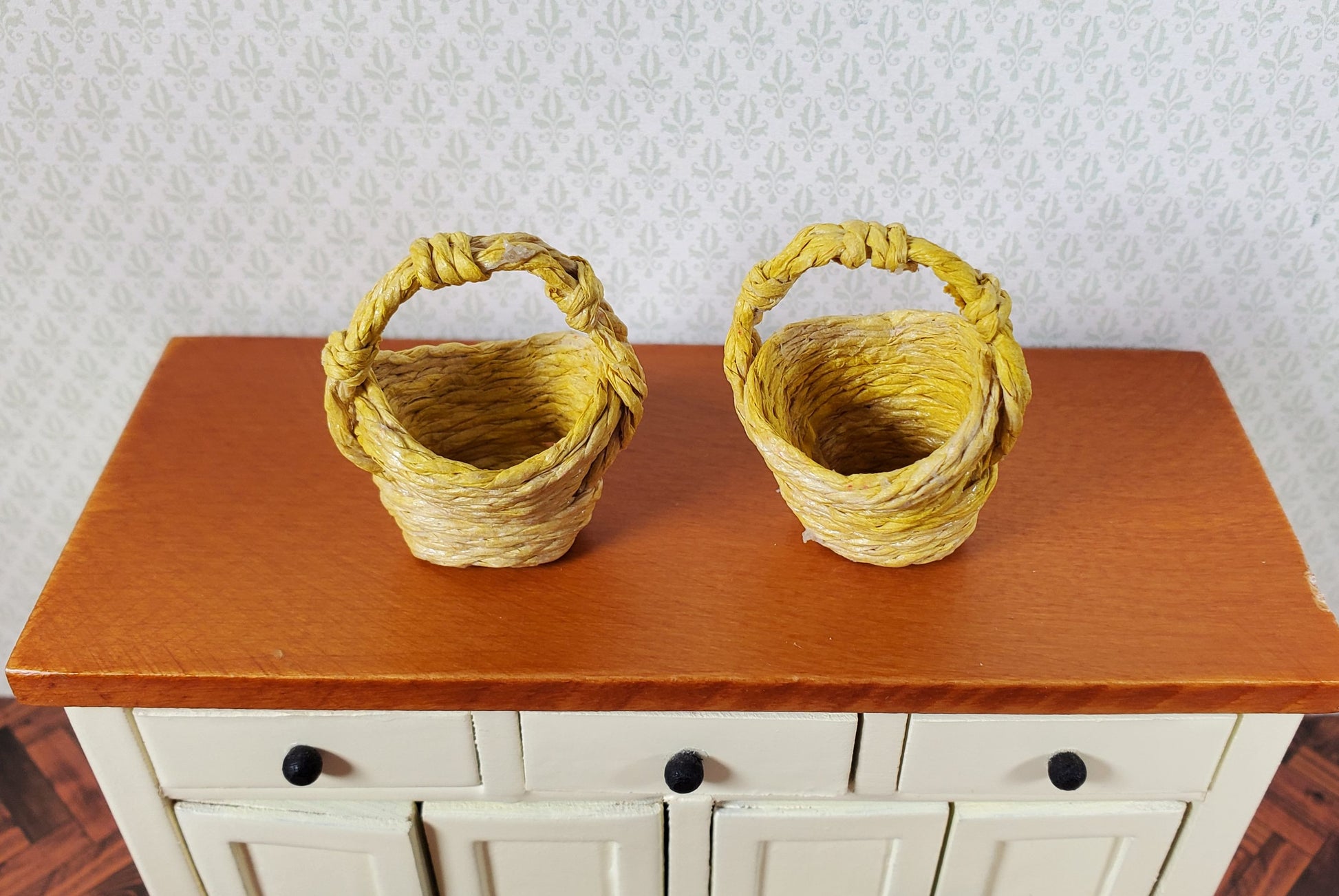 Dollhouse Baskets Set of 2 Yellow 1:12 Scale Dollhouse Miniatures