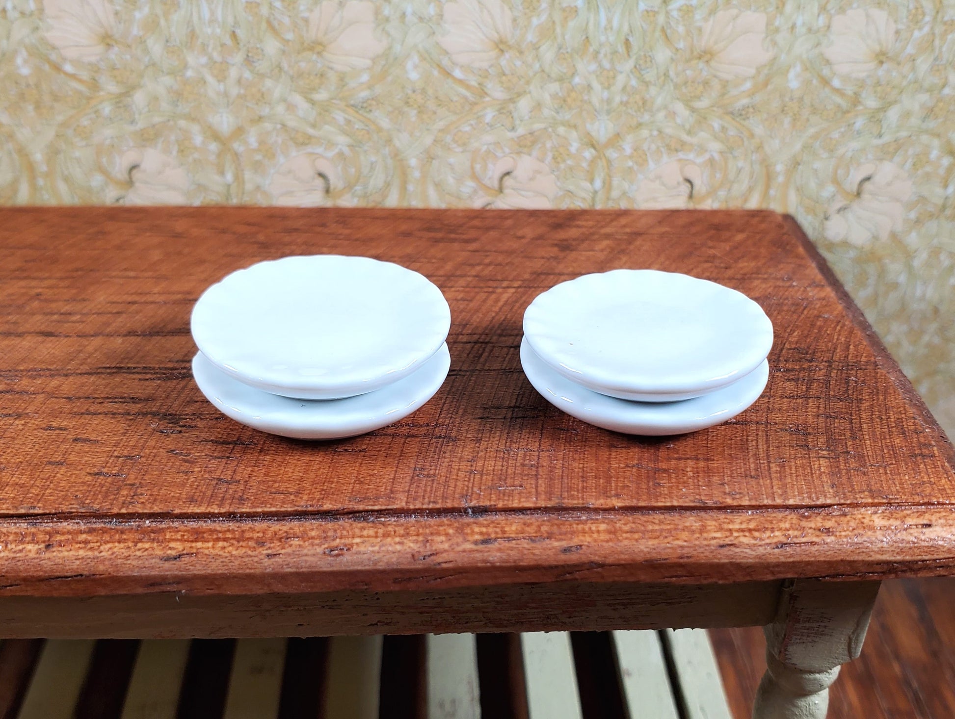 Dollhouse White Fluted Edge Ceramic Dinner Plates Set of 4 1:12 Scale Miniatures