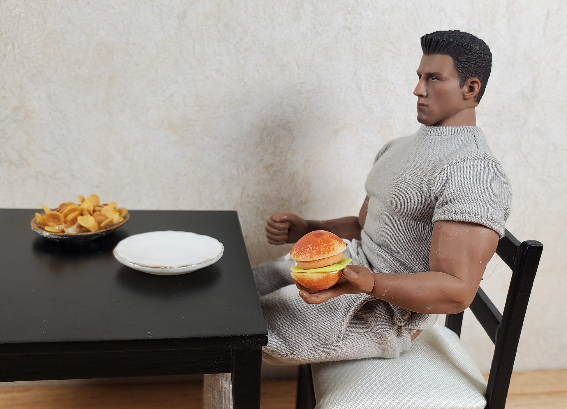 Dollhouse Hamburger with Lettuce 1:12 Scale Miniature Food Kitchen