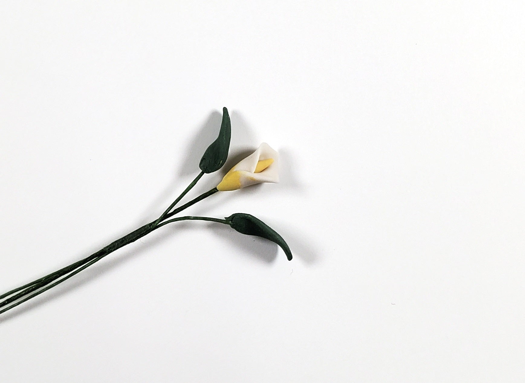 Dollhouse White Calla Lily Single Stem with Foliage 1:12 Scale Miniature