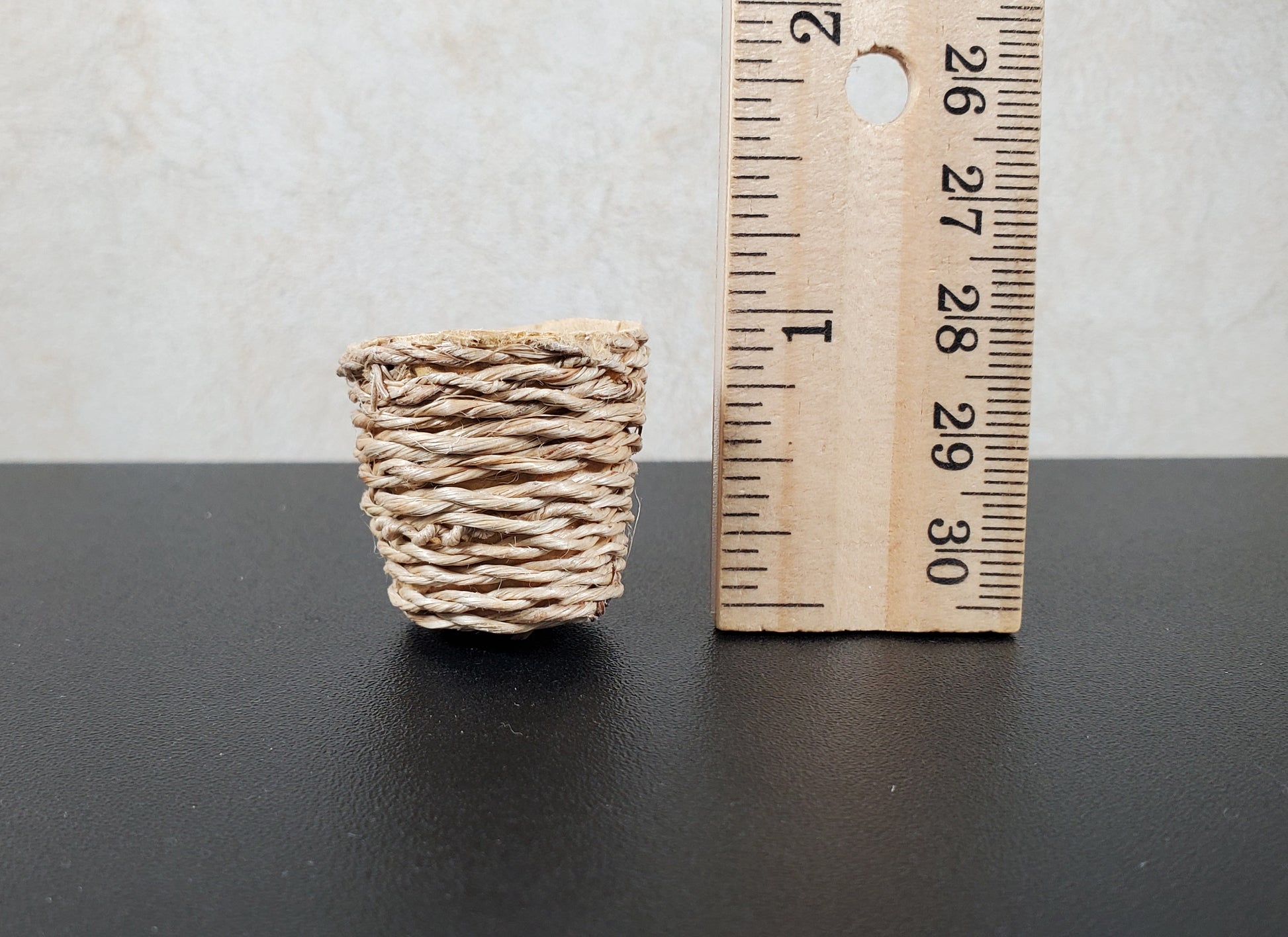 Dollhouse Large Round Natural Fiber Basket 1:12 Scale Miniature