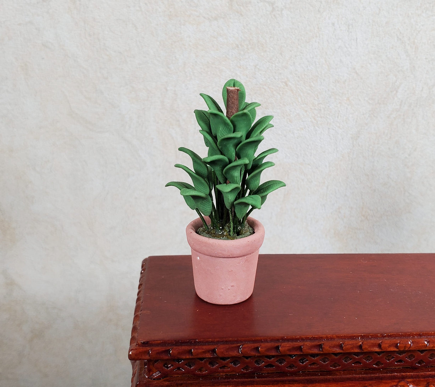 Dollhouse Green Small Leaf Houseplant in Terra Cotta Pot 1:12 Scale Miniature
