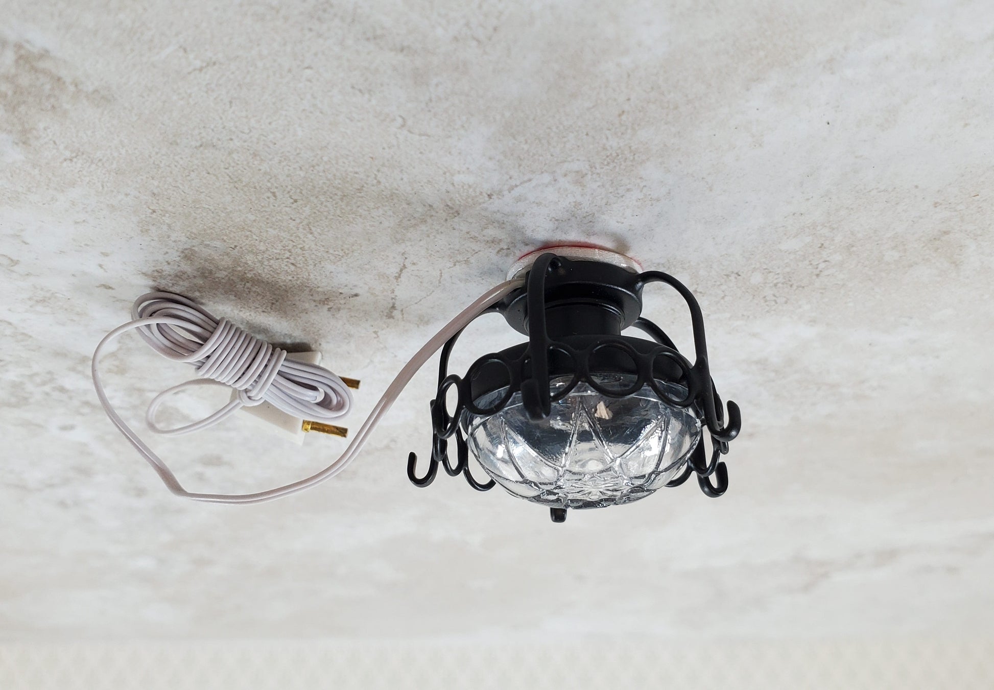 Dollhouse Round Ceiling Light Black 12 Volt with Plug 1:12 Scale Miniature