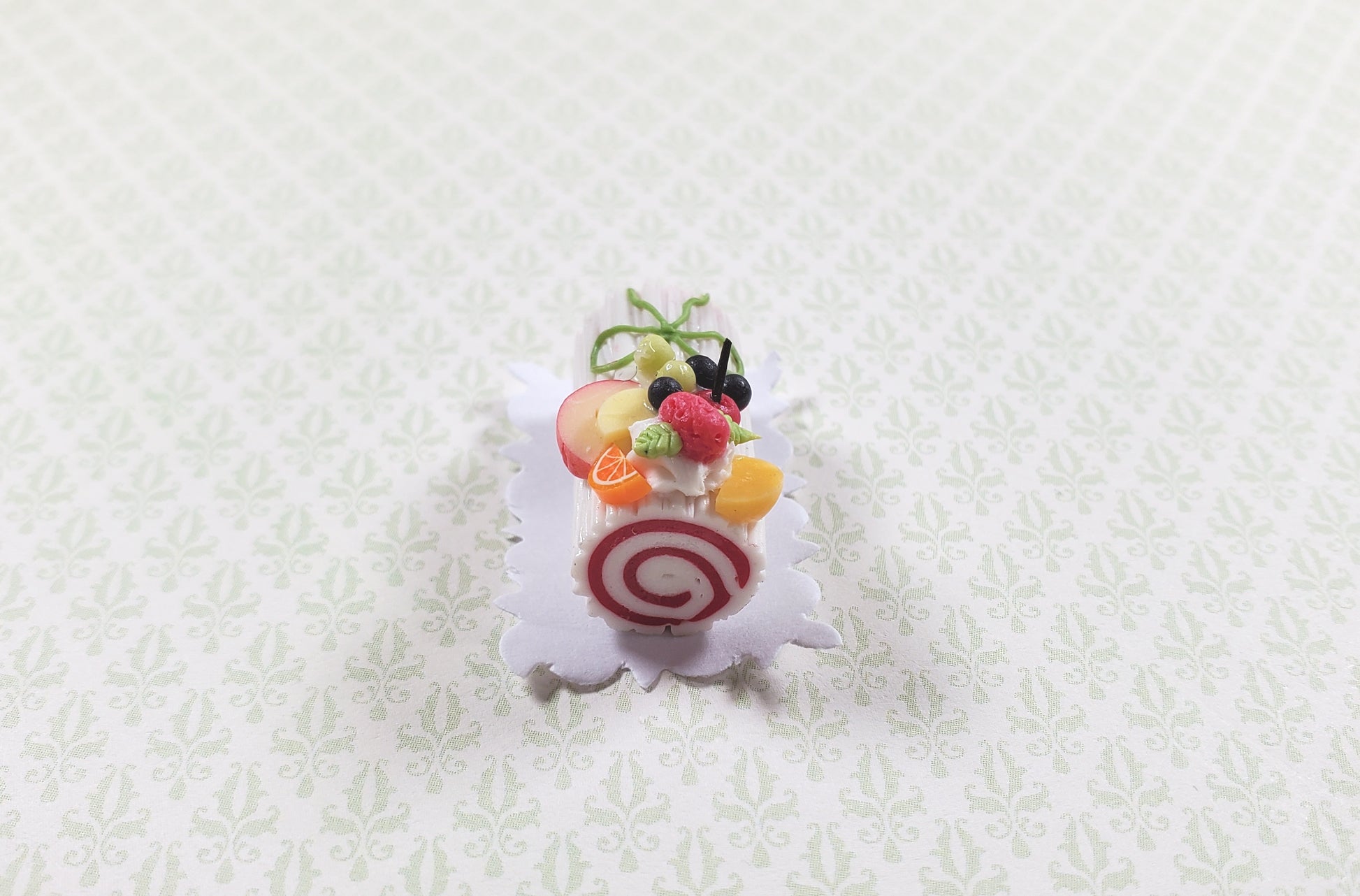 Dollhouse White Yule Log 1:12 Scale Miniature Dessert Food