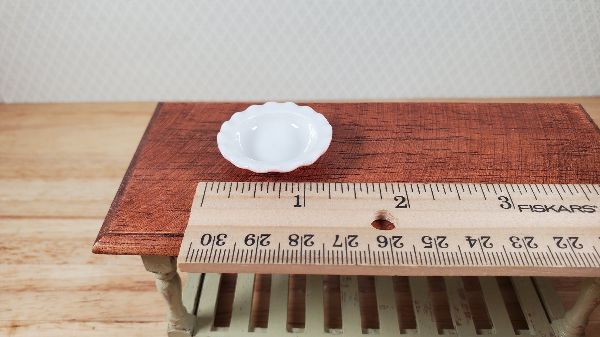 Dollhouse Pie Plate Ceramic Red Bottom 1:6 Scale Miniature Kitchen Accessory