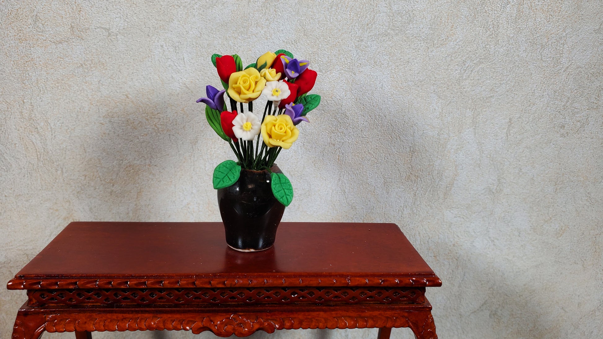 Dollhouse Yellow Roses & Asst Flowers in Black Ceramic Vase 1:12 Scale Miniature