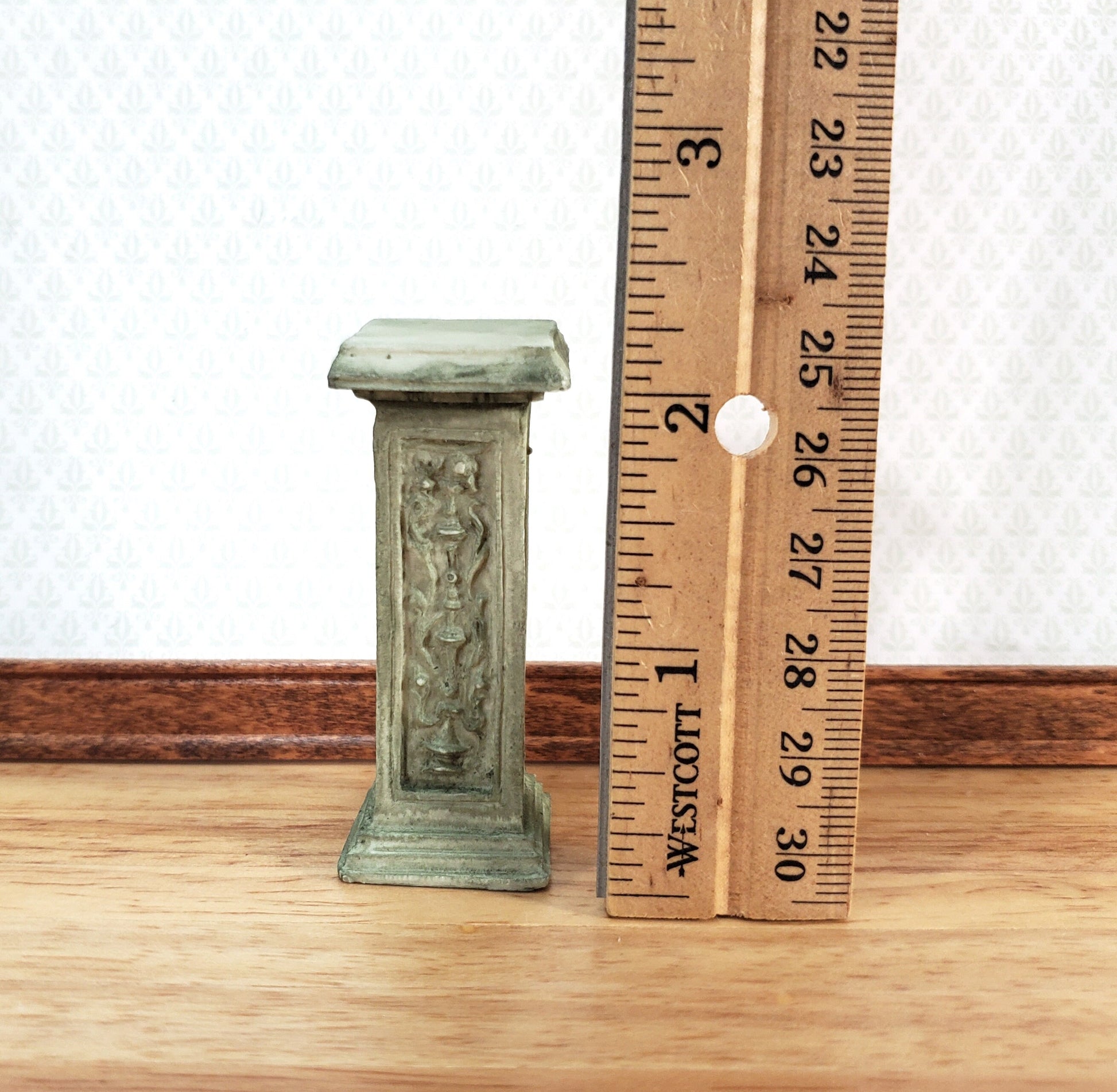 Dollhouse Garden Pedestal for Plants Aged Green 1:12 Scale Fairy Garden A1003GN