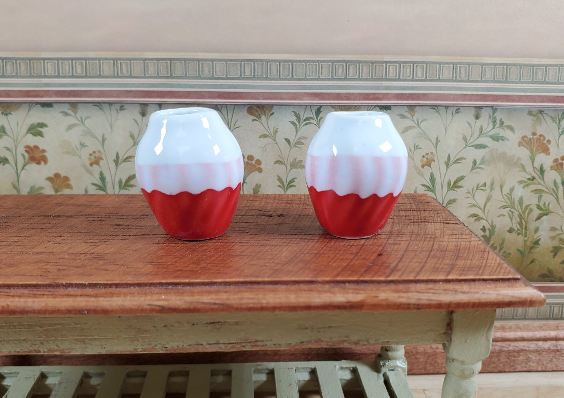 Dollhouse Large White Red Pink Swirl Patterned Ceramic Vase 1:12 Scale Miniature