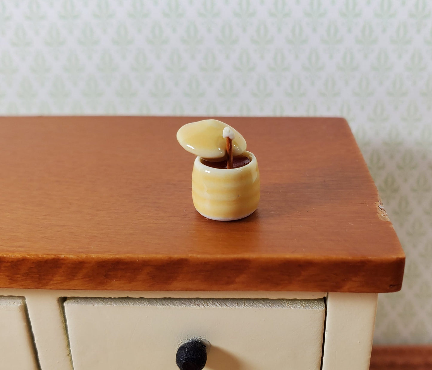 Dollhouse Tiny Honey Jar with Dipper Ceramic 1:12 Scale Miniature Food