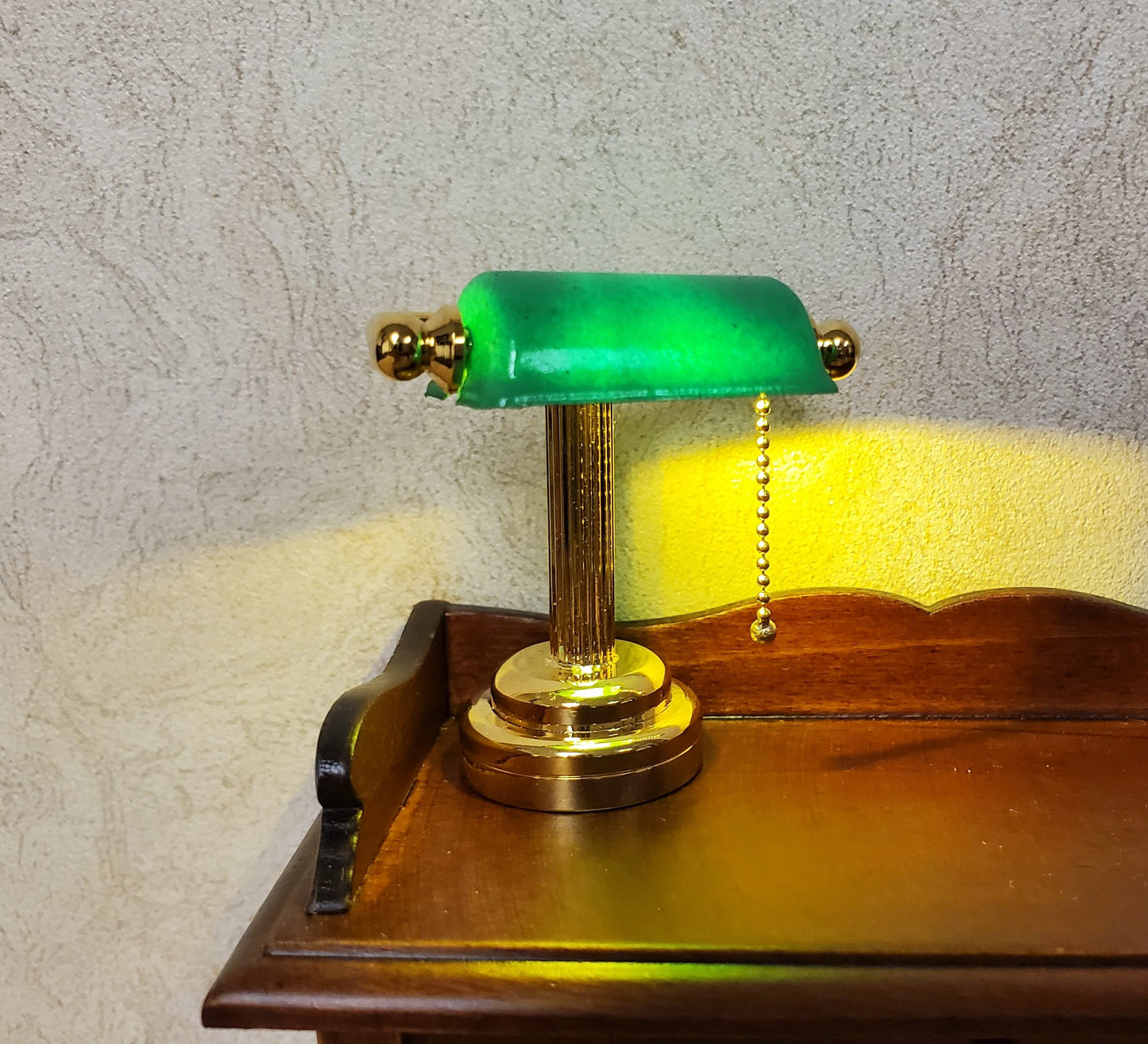Dollhouse Battery Light Bankers Desk Table Lamp Green Shade 1:12 Scale Miniature