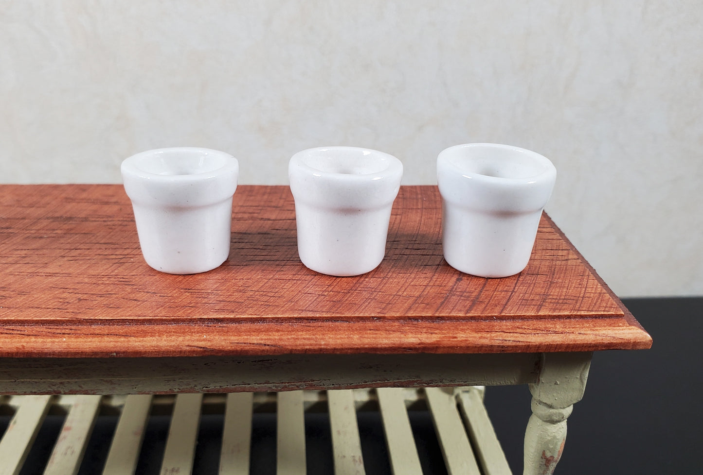 Dollhouse White Ceramic Pots Set of 3 1:12 Scale Miniature