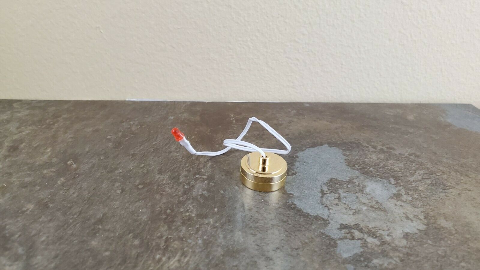 Dollhouse Miniature Battery Light Bulb RED Flashing on String 1:12 Scale