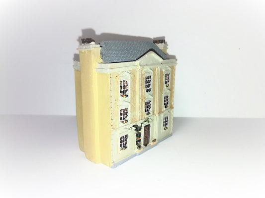 1:144 Scale Dollhouse Miniature Dolls House Resin The Montgomery - Miniature Crush
