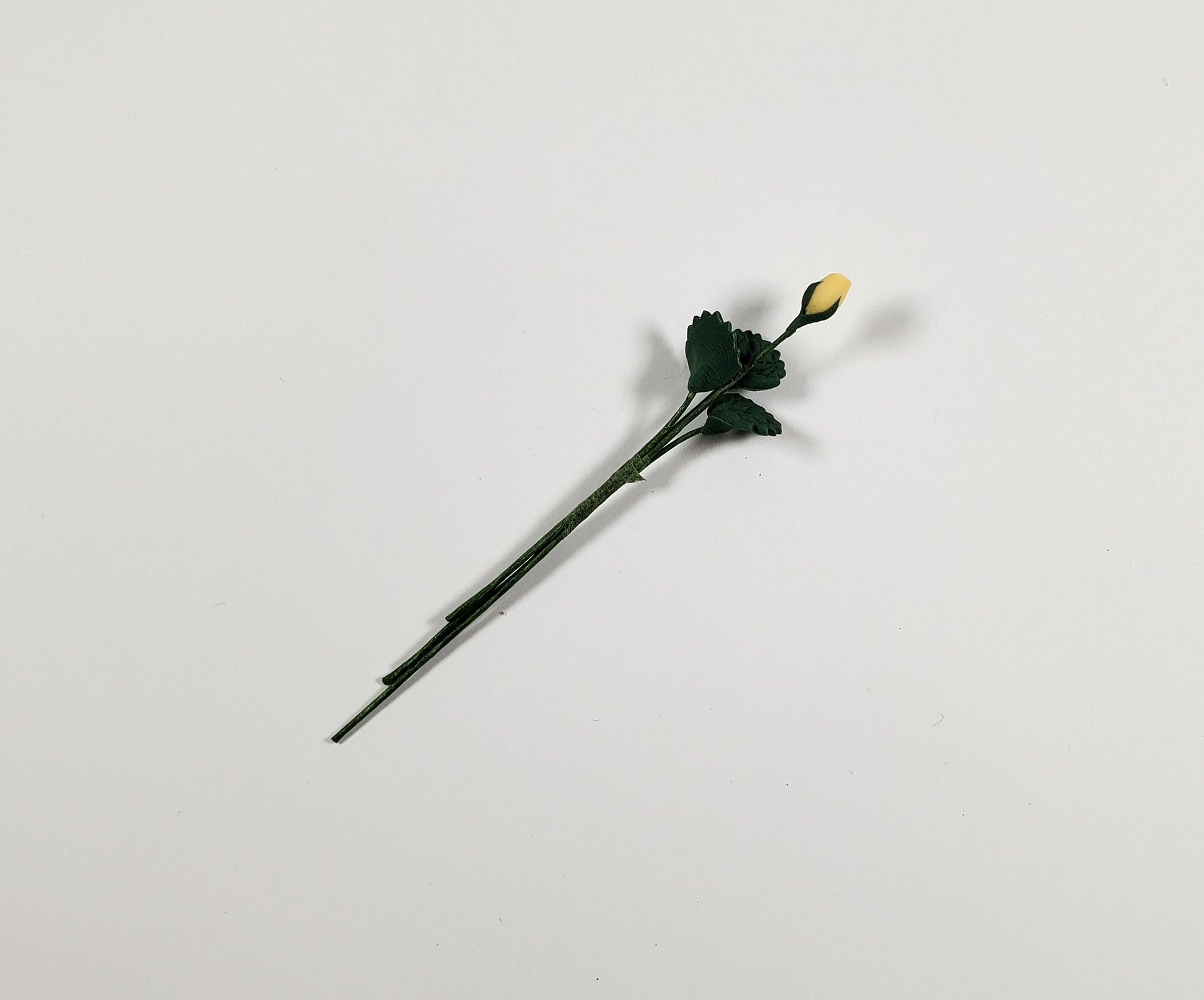 Dollhouse Yellow Rose Bud Single Stem with Foliage 1:12 Scale Miniature