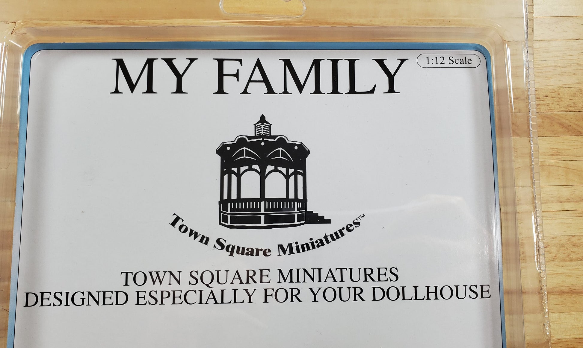 Dollhouse Victorian Family Dolls Dad Mom Daughter Son Poseable 1:12 Scale