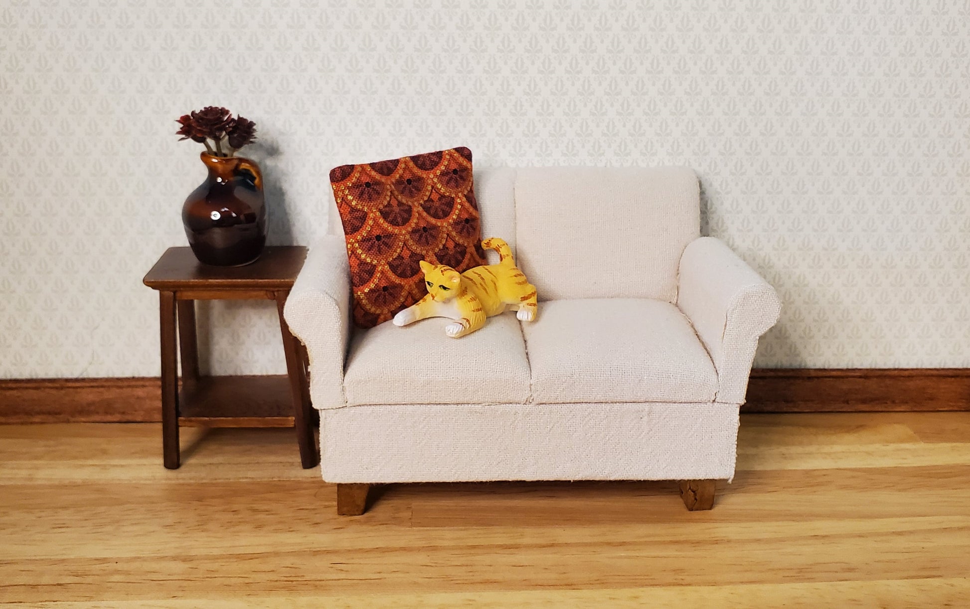 Dollhouse Miniature Dark Red & Rust Festive 1:12 Scale 1 1/2"