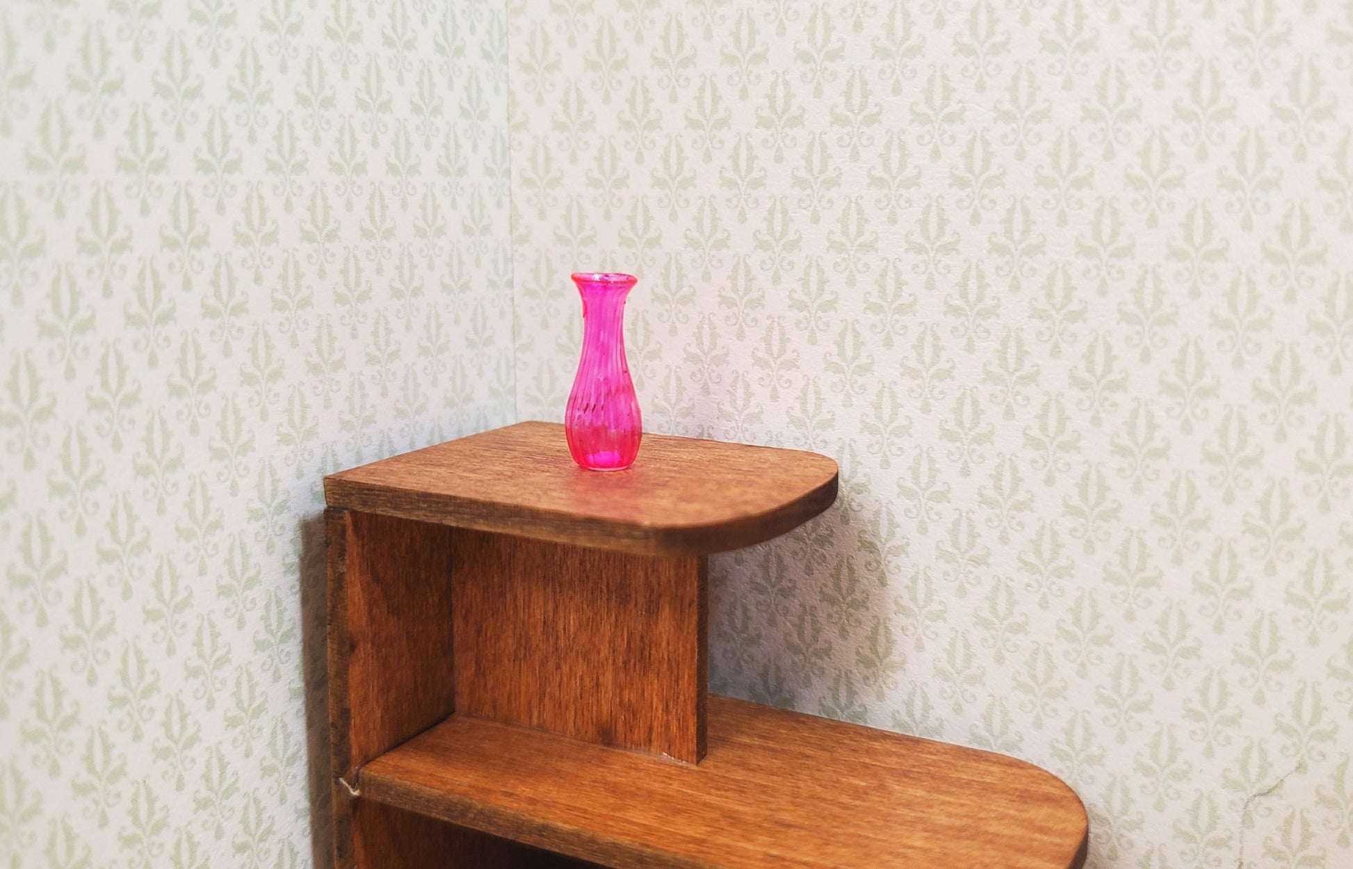 Dollhouse Ridged Pink Glass Bud Vase 1:12 Scale Miniature Flowers Decoration