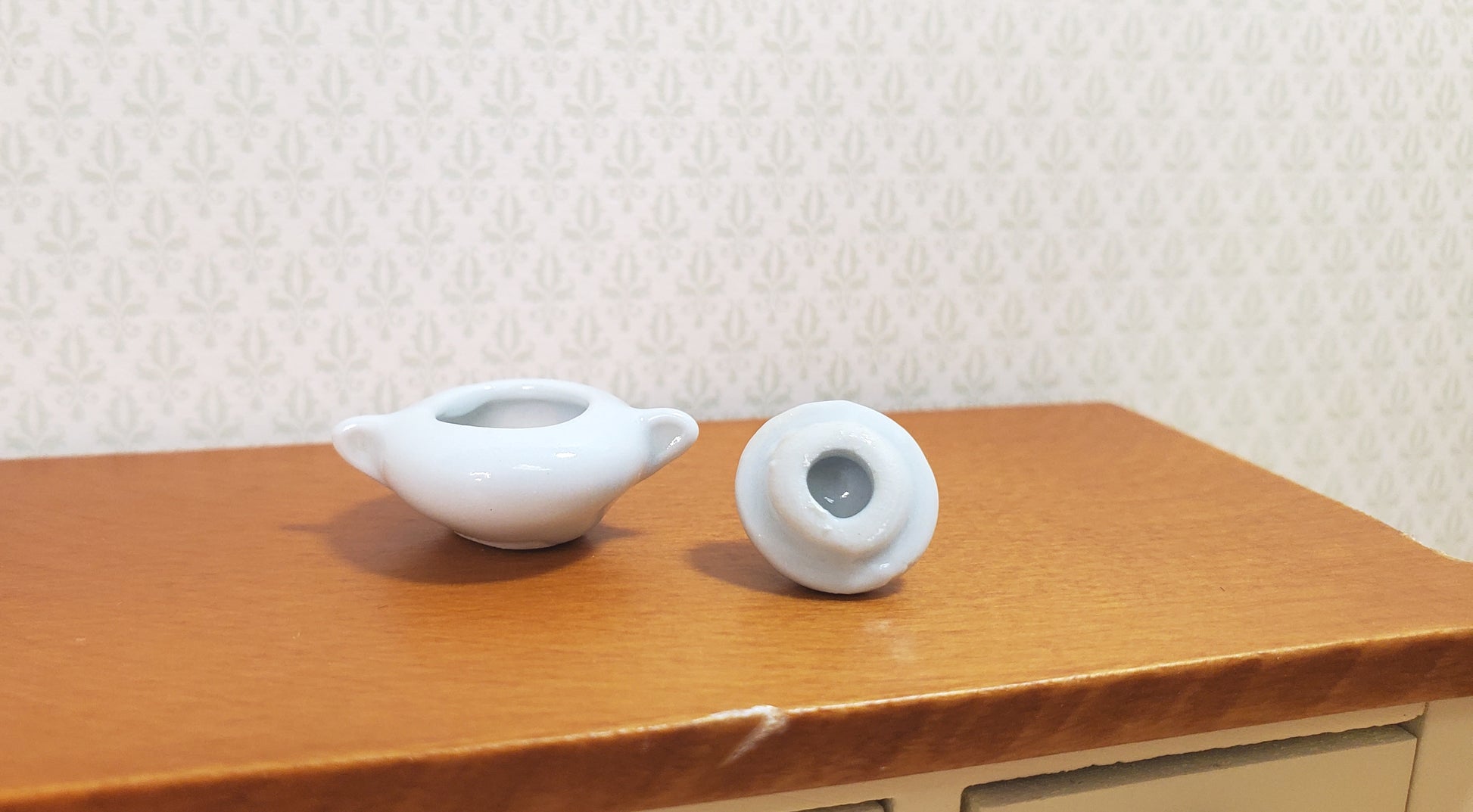 Dollhouse Small Ceramic Pot White with Handles and Lid 1:12 Scale Miniature Dish