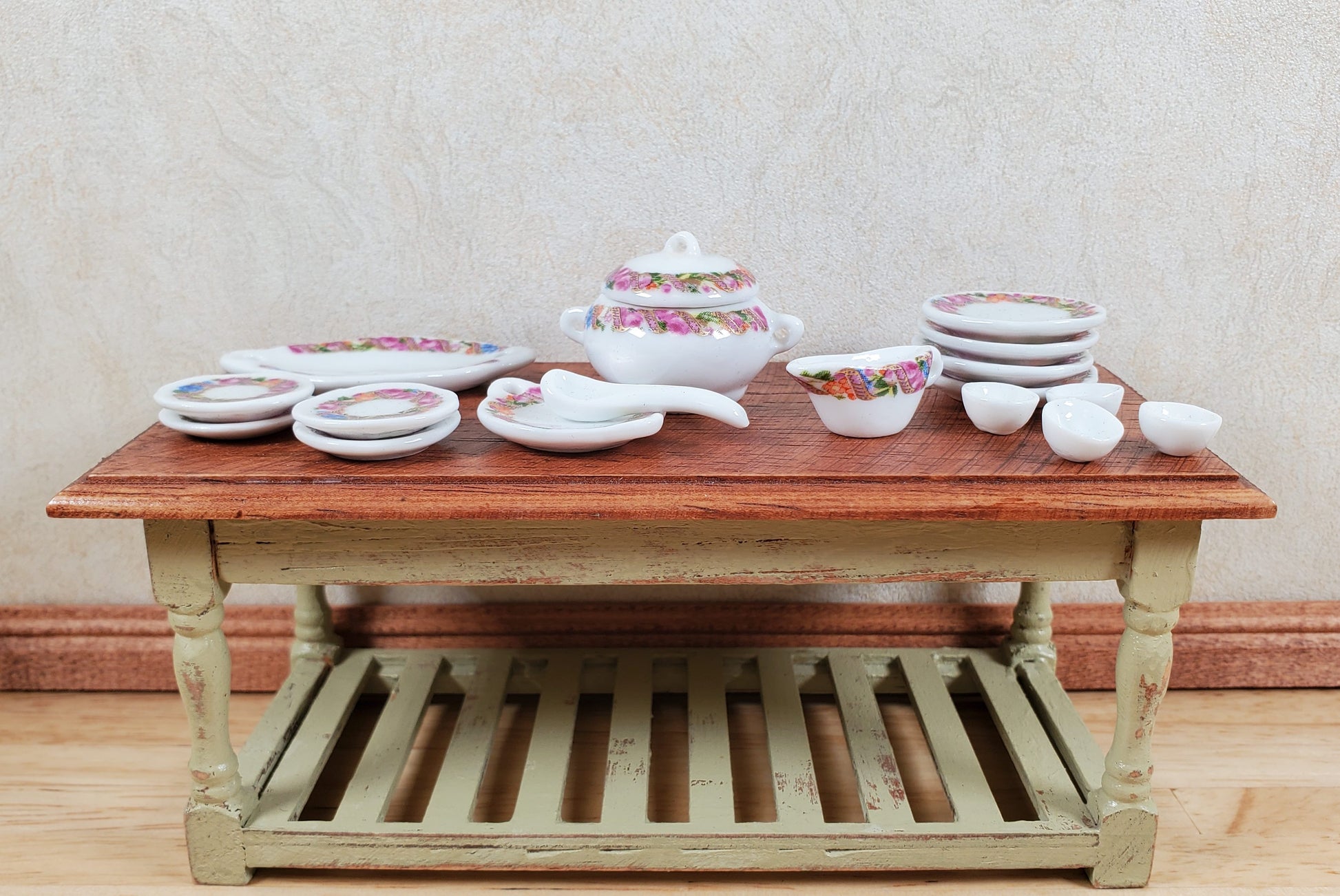 Dollhouse Dinner Set Plates Tureen Ceramic Floral Wreath 1:12 Scale Miniature