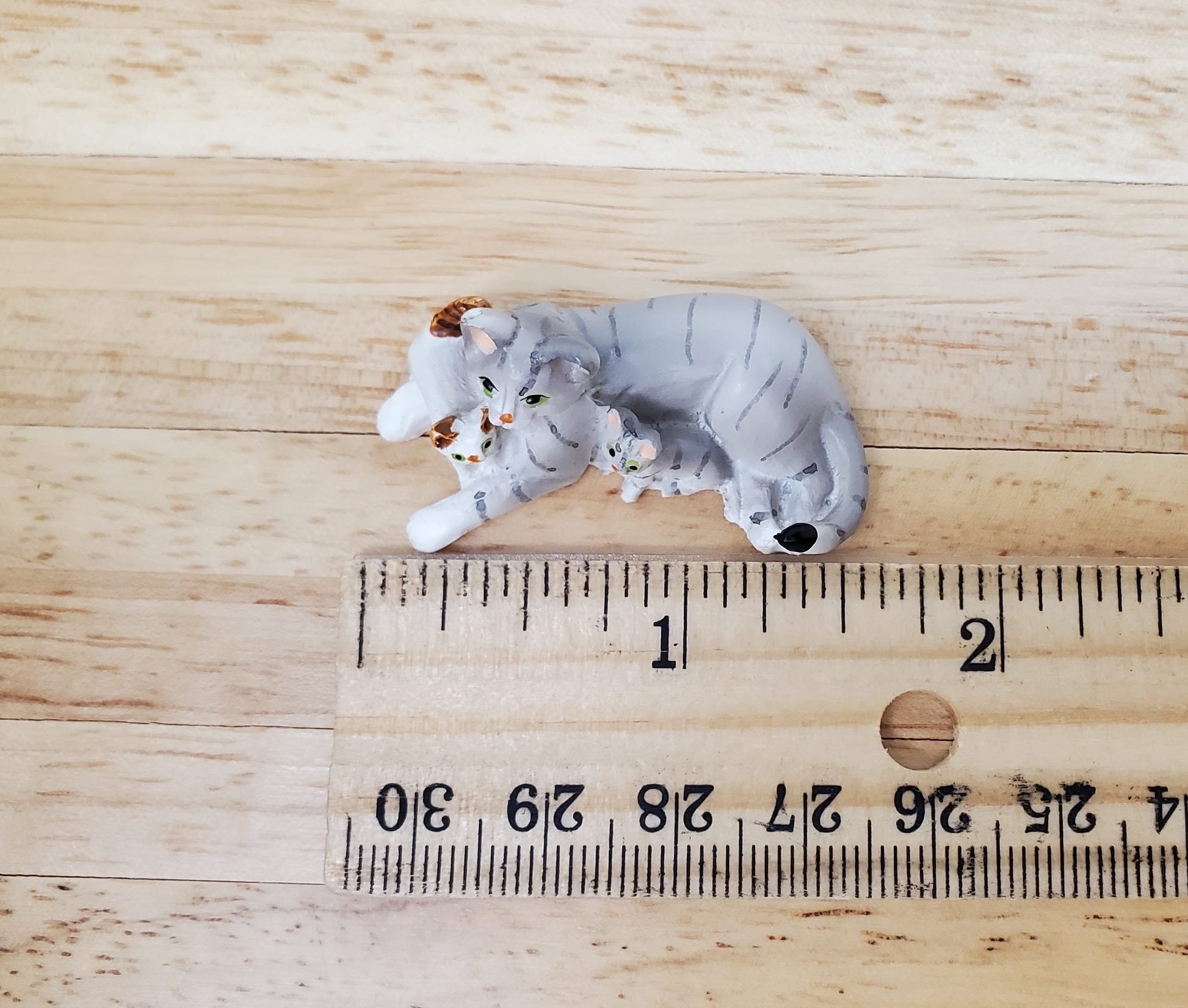 Dollhouse Gray Tabby Cat with Kittens Momma with Babies 1:12 Scale Miniature Pet