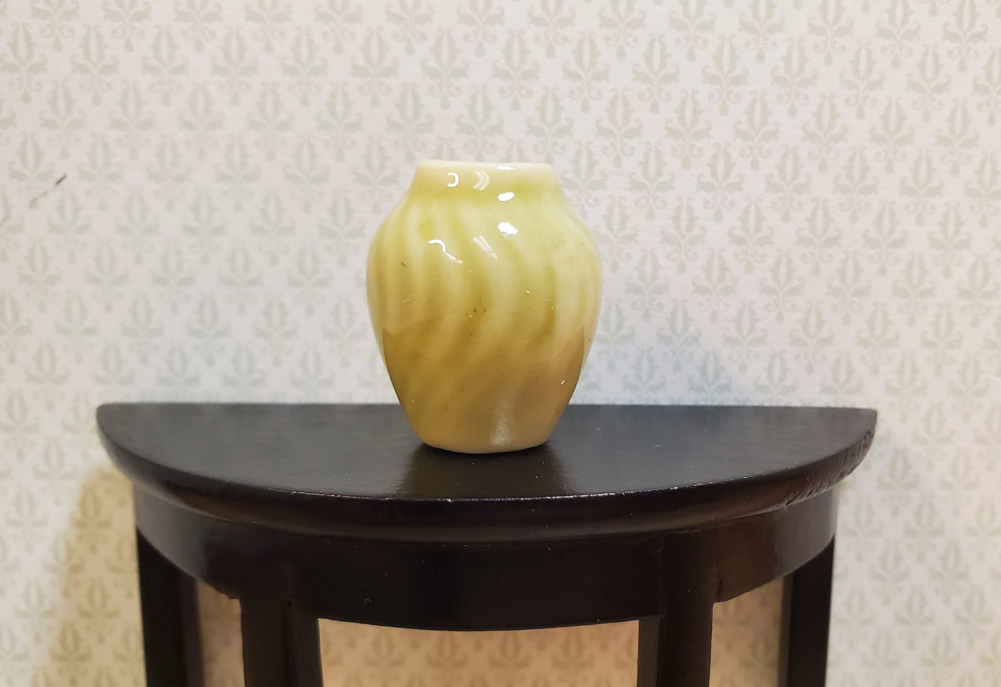 Dollhouse Ceramic Vase with a Swirl Pattern Pale Green 1:12 Scale Miniature
