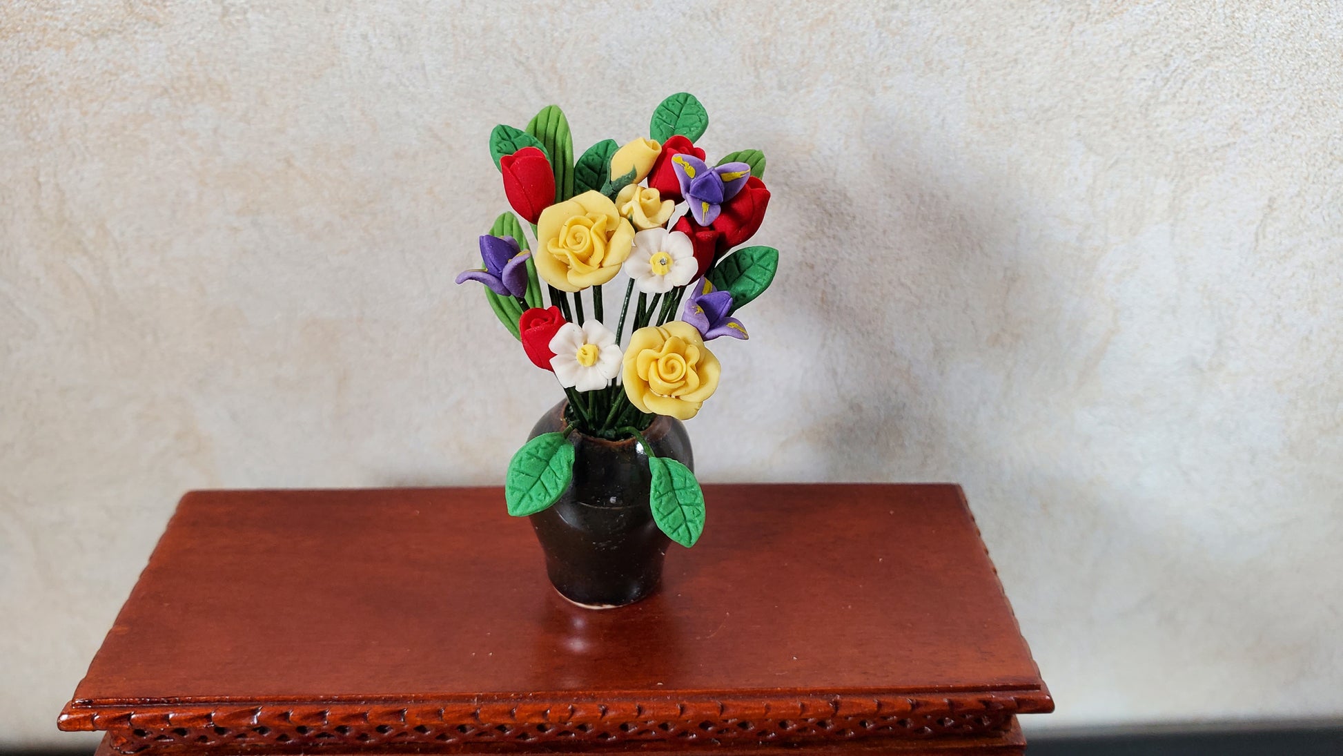 Dollhouse Yellow Roses & Asst Flowers in Black Ceramic Vase 1:12 Scale Miniature